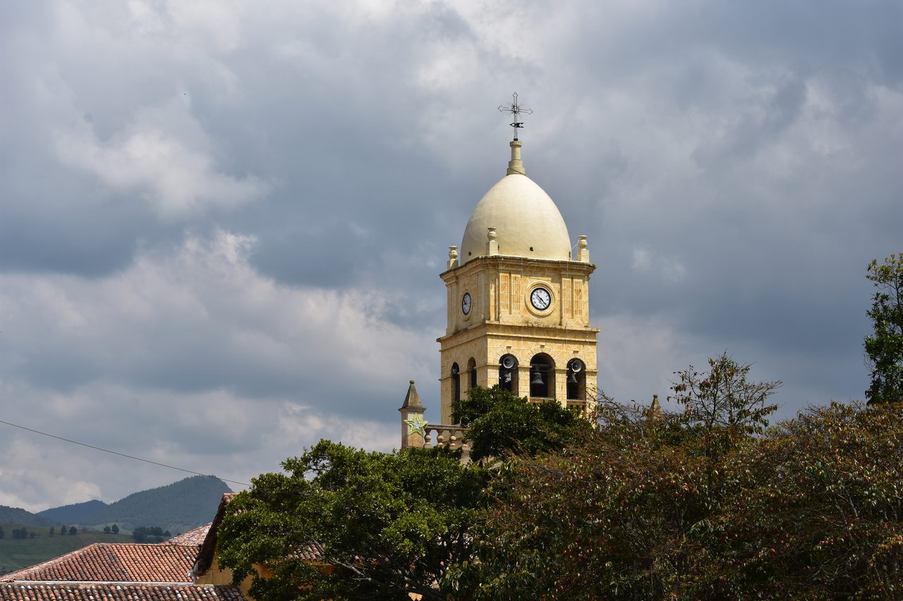 How to hike the Camino del Indio from Bogotá's Cerros to La Calera with the stunning Embalse de San Rafael backdrop