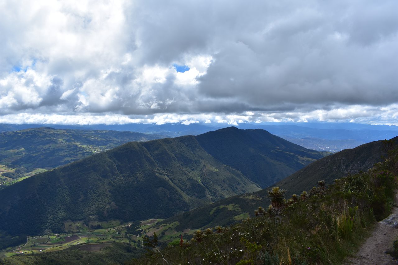 How to hike to Laguna de Iguaque and Mirador El Santo from Villa de Leyva
