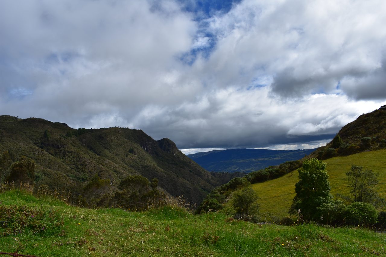 Enjoy the Stunning Tranquil Views Hiking Around Pionono Park, Bogotá